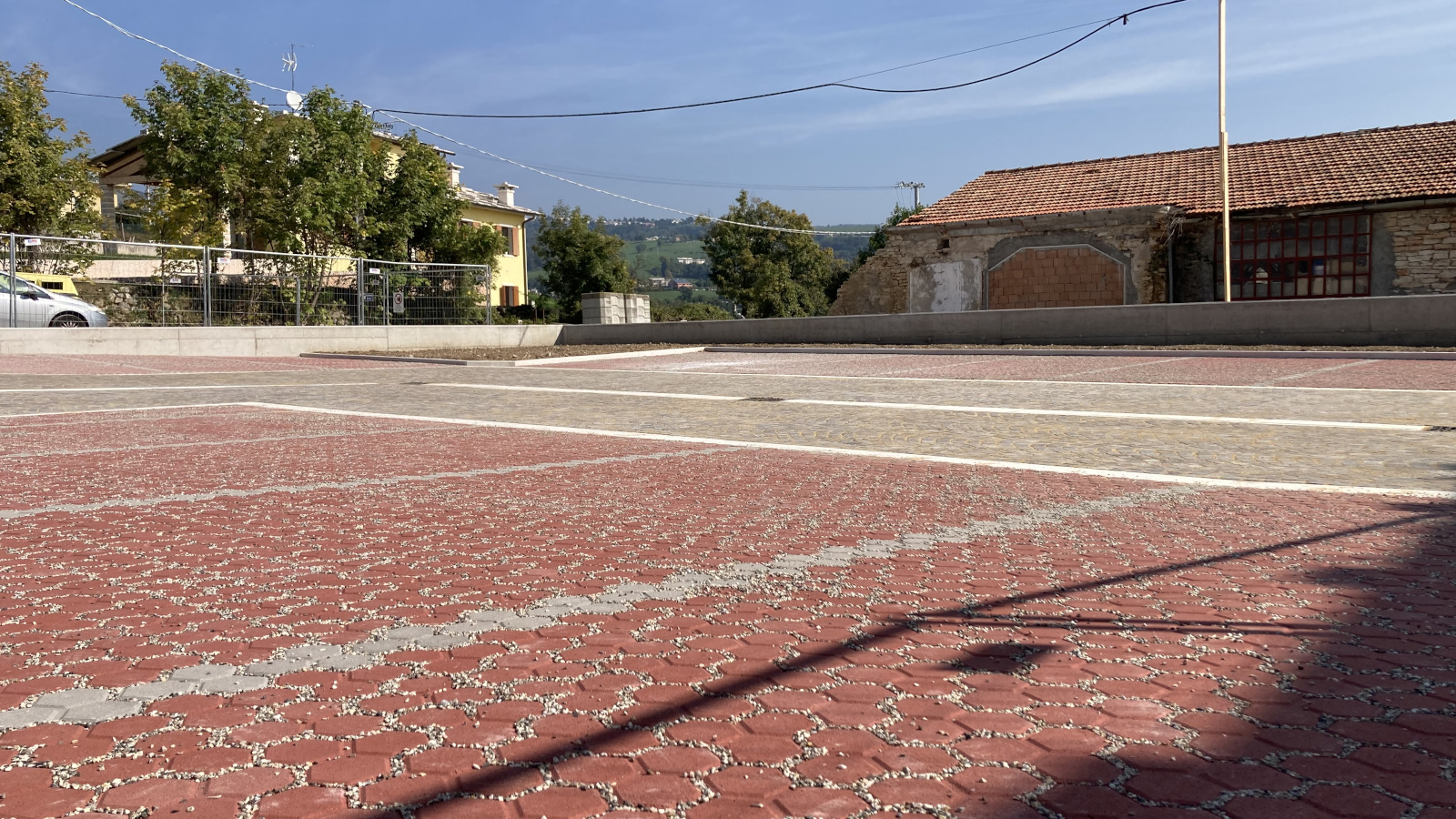 Piazzetta pubblica con annesso parcheggio